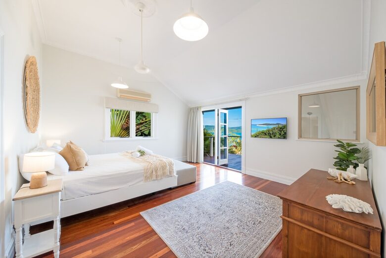 Panoramic Coral Sea Views from a Sophisticated Hillside Haven - Airlie Beach, Australia