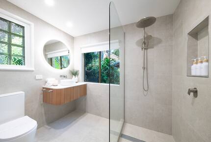 Panoramic Coral Sea Views from a Sophisticated Hillside Haven - Airlie Beach, Australia