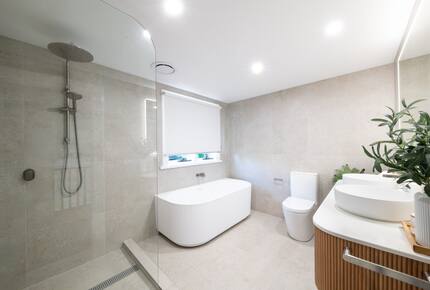 Panoramic Coral Sea Views from a Sophisticated Hillside Haven - Airlie Beach, Australia