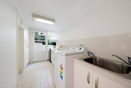 Panoramic Coral Sea Views from a Sophisticated Hillside Haven - Airlie Beach, Australia