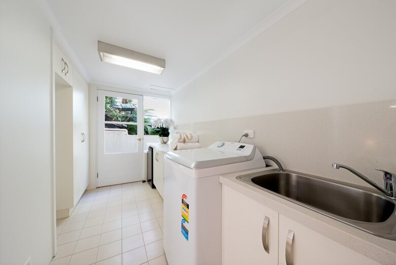 Panoramic Coral Sea Views from a Sophisticated Hillside Haven - Airlie Beach, Australia