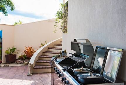 Panoramic Coral Sea Views from a Sophisticated Hillside Haven - Airlie Beach, Australia