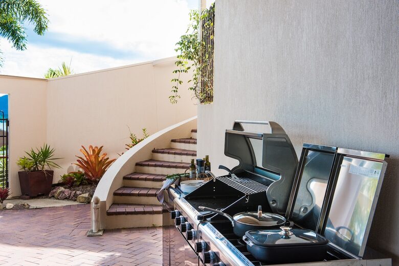 Panoramic Coral Sea Views from a Sophisticated Hillside Haven - Airlie Beach, Australia