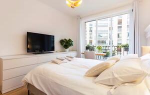 Elegant Apartment by Champs-Élysées & Arc de Triomphe - Paris, France