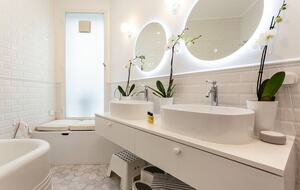 Elegant Apartment by Champs-Élysées & Arc de Triomphe - Paris, France