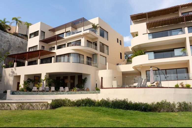 Luxurious Penthouse Retreat with Panoramic Marina Views - La Cruz de Huanacaxtle, Nayarit, Mexico