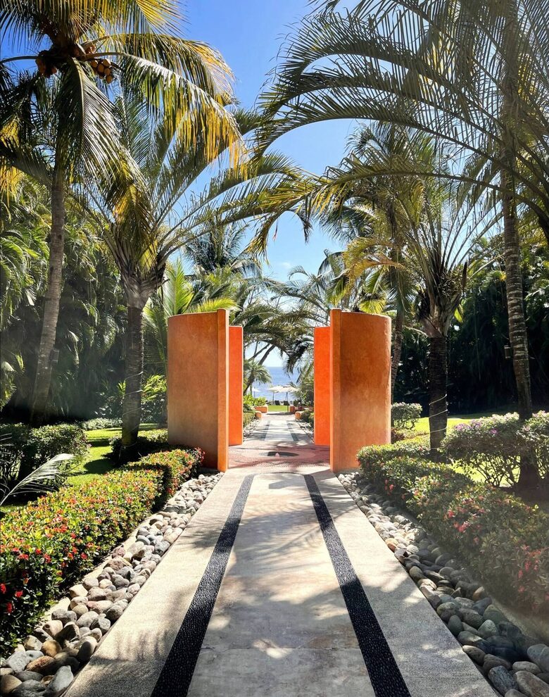 Luxurious Penthouse Retreat with Panoramic Marina Views - La Cruz de Huanacaxtle, Nayarit, Mexico