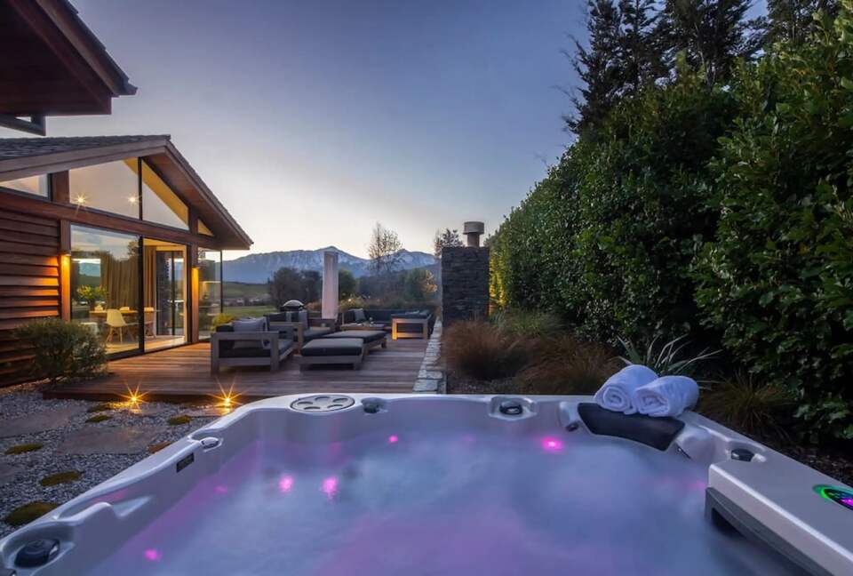 Sun Peaks Villa – Alpine Elegance in Jack’s Point - Queenstown, New Zealand