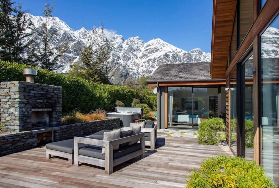 Sun Peaks Villa – Alpine Elegance in Jack’s Point - Queenstown, New Zealand