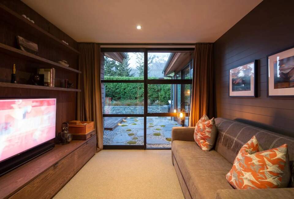 Sun Peaks Villa – Alpine Elegance in Jack’s Point - Queenstown, New Zealand