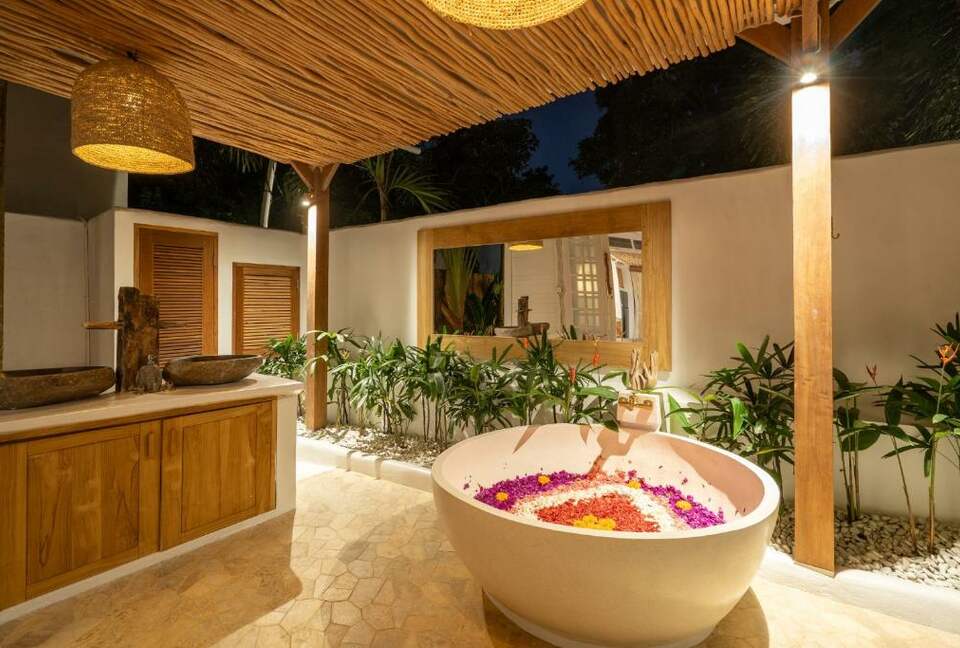 Elegant Uluwatu Escape Near Nyang Nyang Beach - "THE LAGOON " - Bali, Indonesia