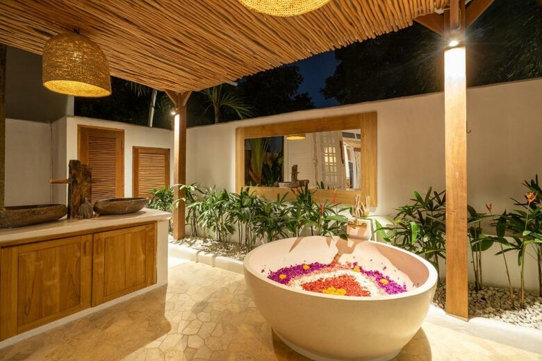 Elegant Uluwatu Escape Near Nyang Nyang Beach - "THE LAGOON " - Bali, Indonesia