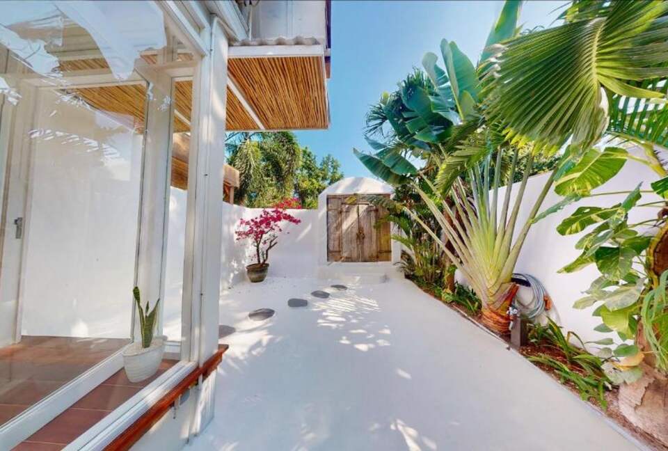 Elegant Uluwatu Escape Near Nyang Nyang Beach - "THE LAGOON " - Bali, Indonesia