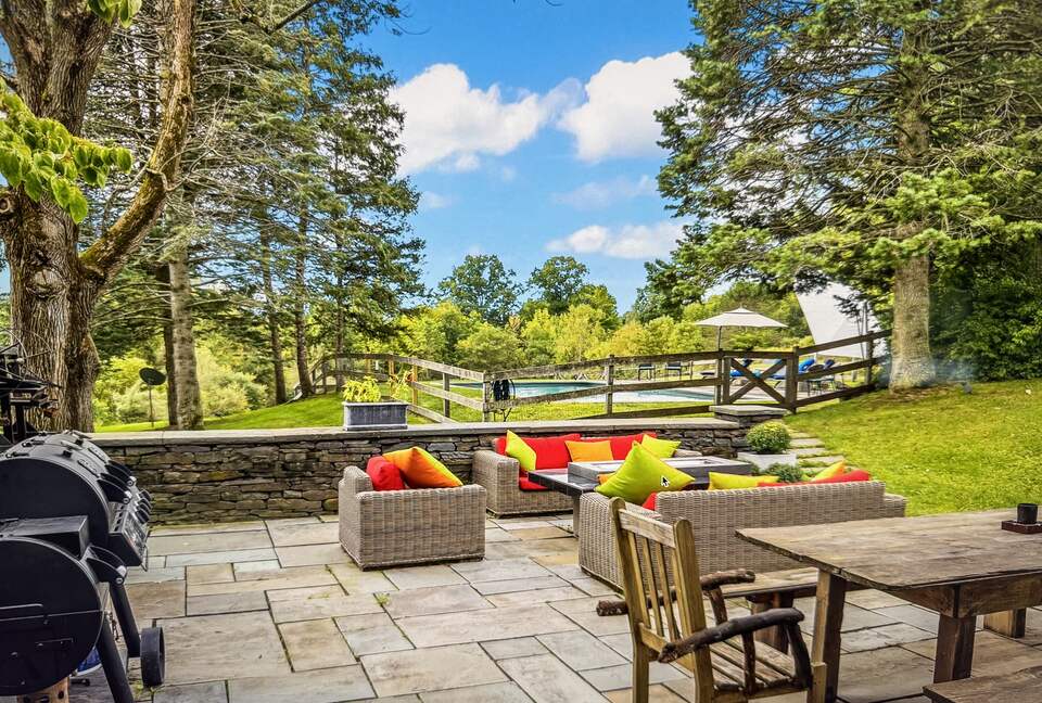 Charming 1792 Country Estate near Hudson Valley & Berkshires - Chatham, New York