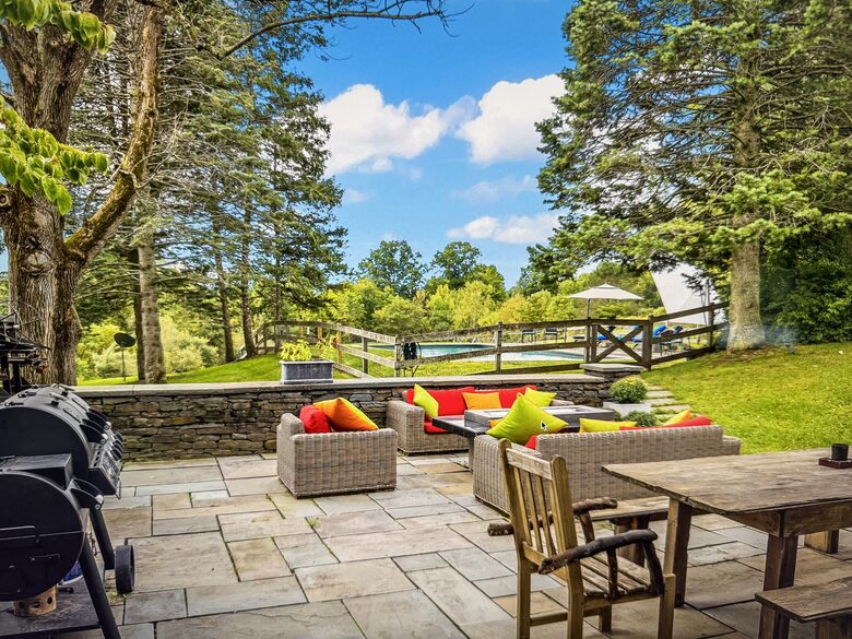 Charming 1792 Country Estate near Hudson Valley & Berkshires - Chatham, New York