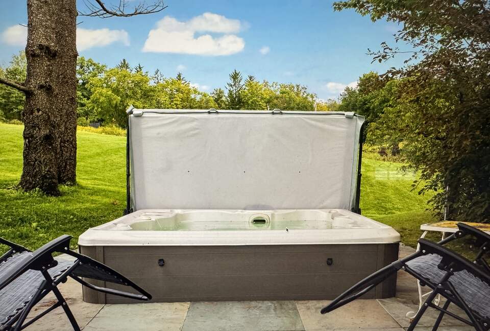 Charming 1792 Country Estate near Hudson Valley & Berkshires - Chatham, New York