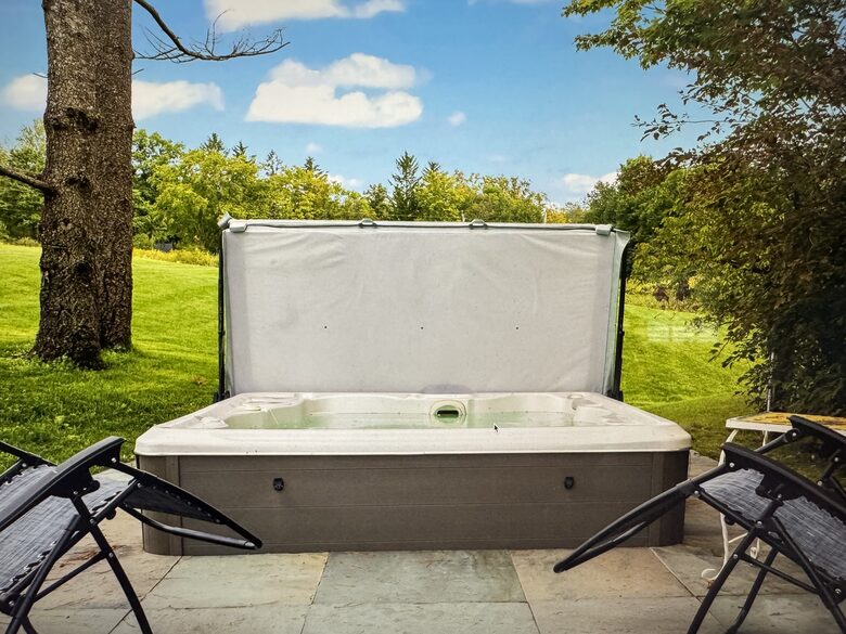 Charming 1792 Country Estate near Hudson Valley & Berkshires - Chatham, New York