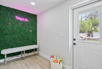 Elegant Entertainer Near Hyde Park - Tampa, Florida