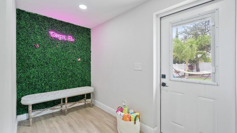 Elegant Entertainer Near Hyde Park - Tampa, Florida