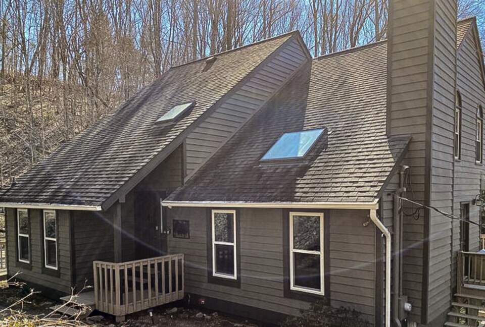 Beautiful Mountain Retreat | 10 minutes to Downtown Asheville - Asheville, North Carolina