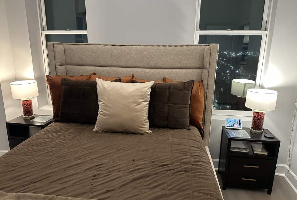 Stylish High-Rise Stay in the Heart of Birmingham - Birmingham, Alabama