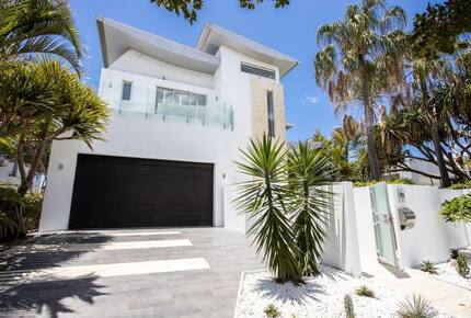 Oceanfront Elegance in Salt Village - Kingscliff, Australia