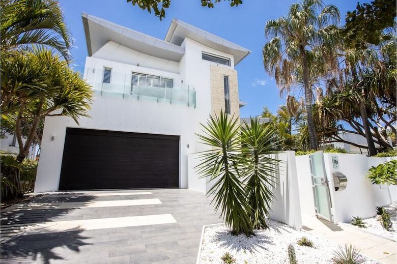 Oceanfront Elegance in Salt Village - Kingscliff, Australia
