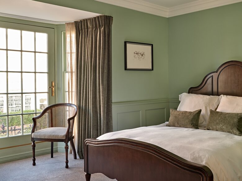 Elegant Georgian Townhouse in the Heart of Barnes Village - London, United Kingdom