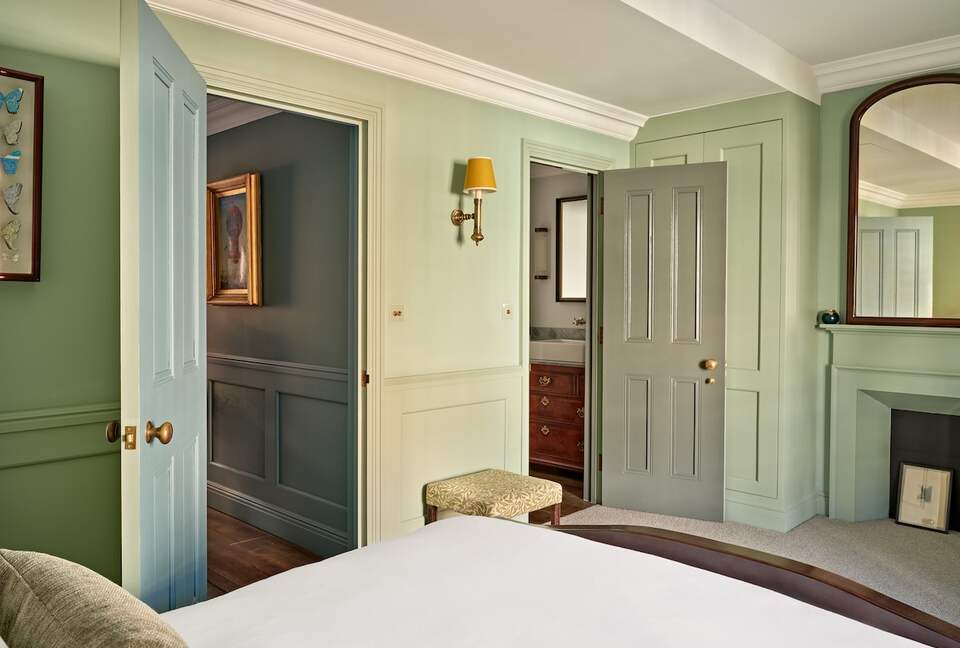 Elegant Georgian Townhouse in the Heart of Barnes Village - London, United Kingdom