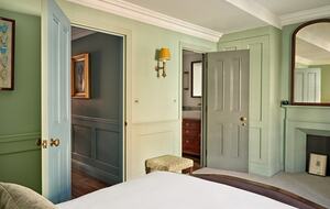 Elegant Georgian Townhouse in the Heart of Barnes Village - London, United Kingdom