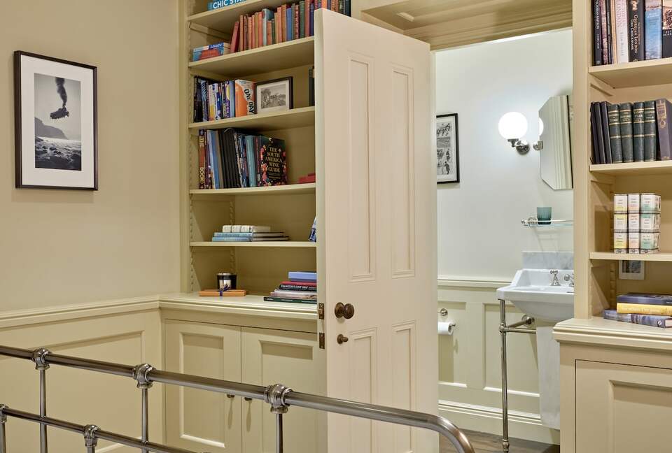 Elegant Georgian Townhouse in the Heart of Barnes Village - London, United Kingdom