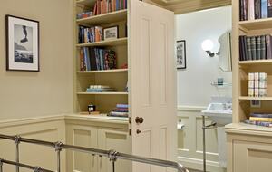 Elegant Georgian Townhouse in the Heart of Barnes Village - London, United Kingdom