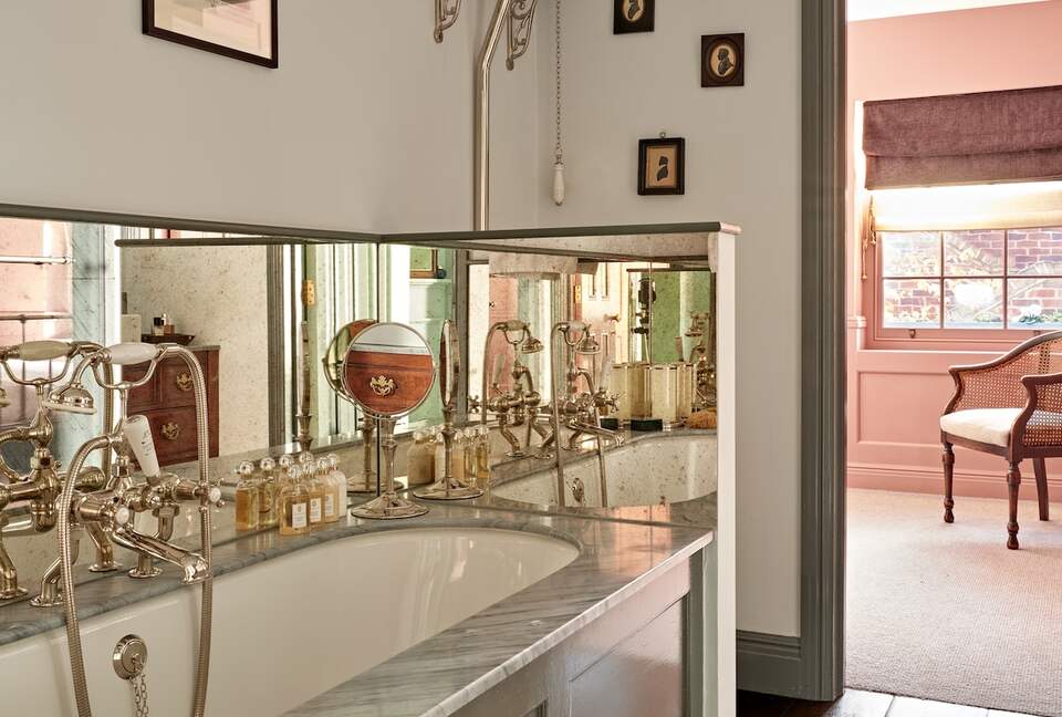 Elegant Georgian Townhouse in the Heart of Barnes Village - London, United Kingdom