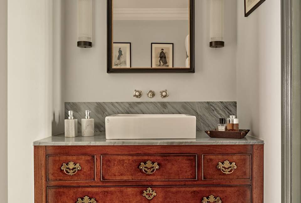 Elegant Georgian Townhouse in the Heart of Barnes Village - London, United Kingdom