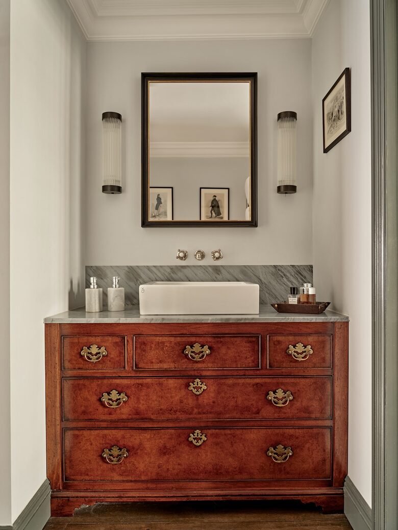 Elegant Georgian Townhouse in the Heart of Barnes Village - London, United Kingdom