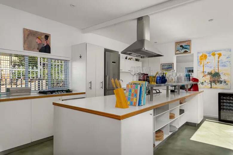 The Rafters: Timeless Charm by the Sea - Muizenberg, South Africa