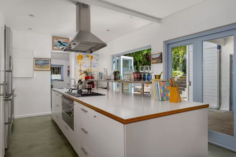 The Rafters: Timeless Charm by the Sea - Muizenberg, South Africa