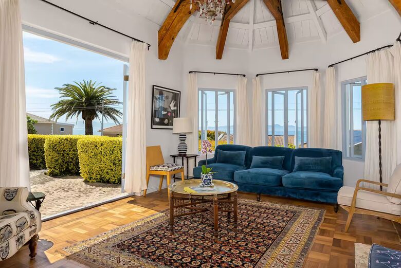 The Rafters: Timeless Charm by the Sea - Muizenberg, South Africa