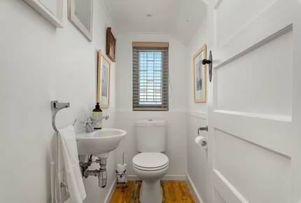 The Rafters: Timeless Charm by the Sea - Muizenberg, South Africa