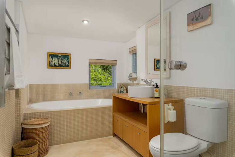 The Rafters: Timeless Charm by the Sea - Muizenberg, South Africa