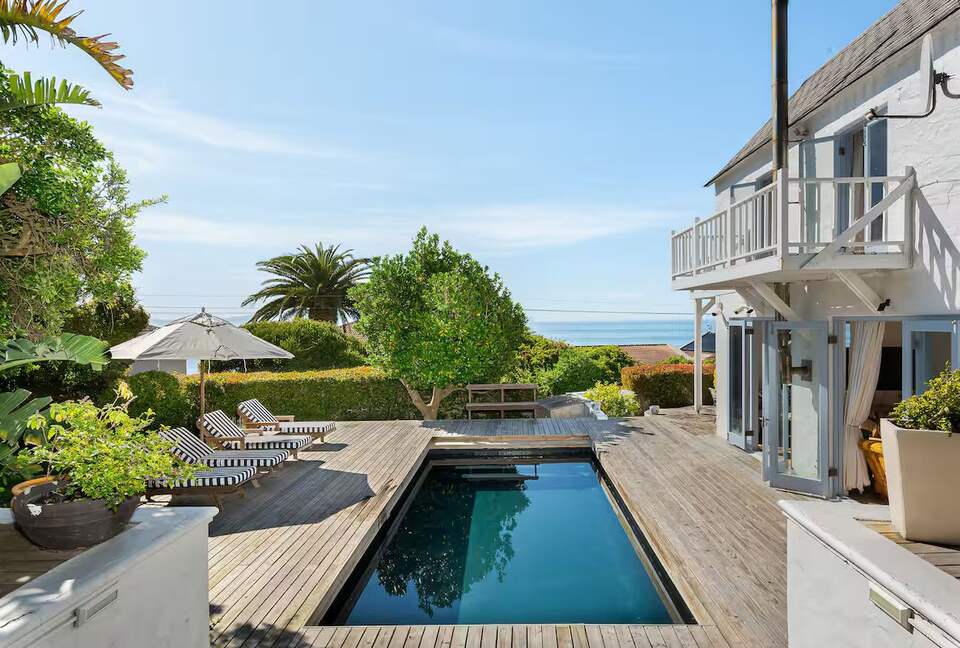 The Rafters: Timeless Charm by the Sea - Muizenberg, South Africa