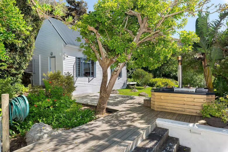 The Rafters: Timeless Charm by the Sea - Muizenberg, South Africa