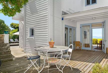 The Rafters: Timeless Charm by the Sea - Muizenberg, South Africa