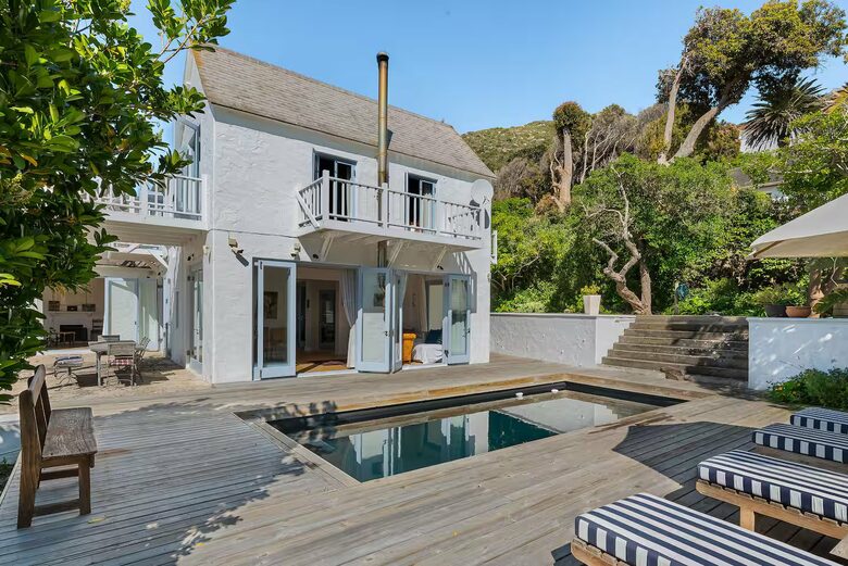 The Rafters: Timeless Charm by the Sea - Muizenberg, South Africa