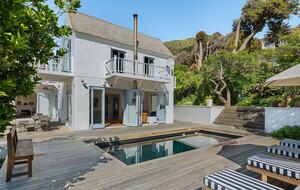 The Rafters: Timeless Charm by the Sea - Muizenberg, South Africa