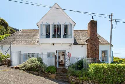 The Rafters: Timeless Charm by the Sea - Muizenberg, South Africa