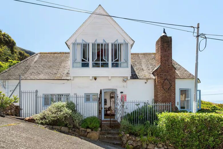 The Rafters: Timeless Charm by the Sea - Muizenberg, South Africa