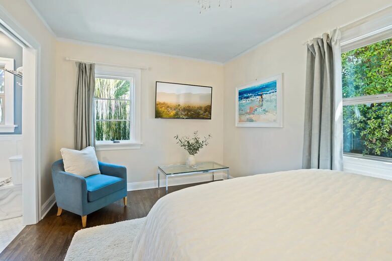 Back right guest bedroom