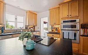 Sparkling views of the Pacific and Channel Islands from this 1920’s Spanish style home - Ventura, California