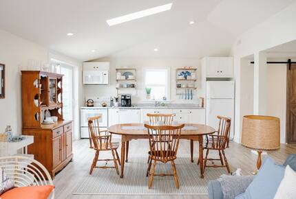 Vintage Charm by the Lake - Fort Erie, Canada